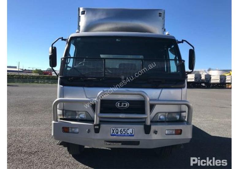 caption 2008 Nissan UD PK10