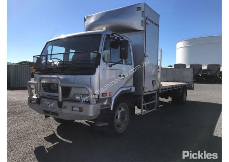 caption 2008 Nissan UD PK10