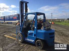 Nissan 2T Pneumatic Tyre Forklift - picture1' - Click to enlarge