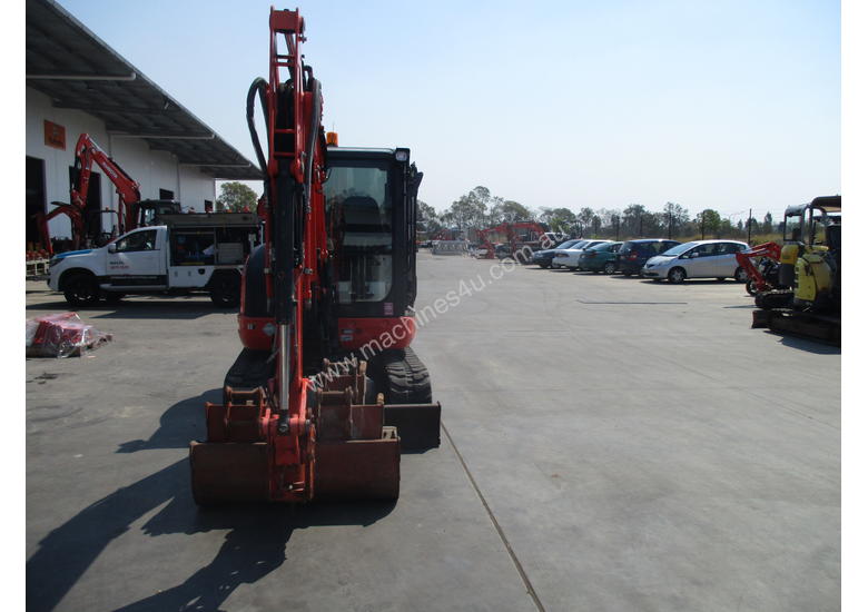 caption Kubota KX040-4 Low Hours