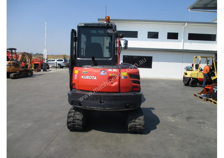 caption Kubota KX040-4 Low Hours