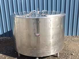 1,550ltr Insulated Stainless Steel Tank, Milk Vat - picture0' - Click to enlarge