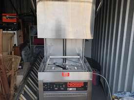 Must sell Norris BT2000 industrial dishwasher  - picture0' - Click to enlarge