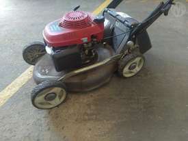 Honda Lawn Mower - picture1' - Click to enlarge