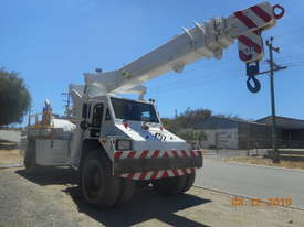 22 tonne mobile crane - picture0' - Click to enlarge