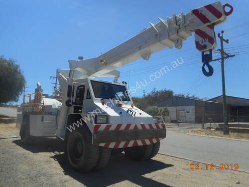 22 tonne mobile crane