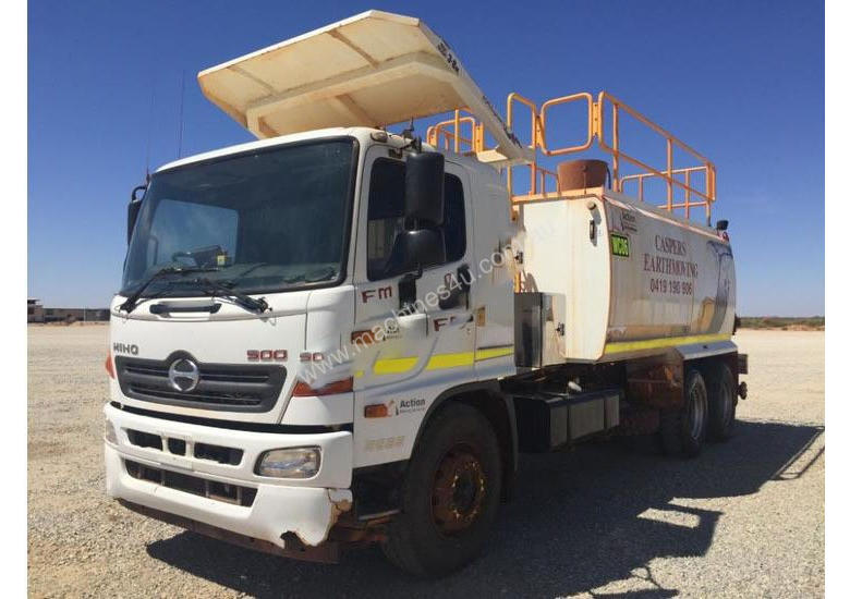 caption 2012 Hino FM 2627-500 Series Water truck Truck