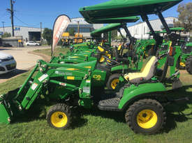 John Deere 1023E FWA/4WD Tractor - picture1' - Click to enlarge