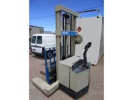 Crown 40WRTL174AD, 2.0T (4.4m Lift) All-Directional, Walkie-Reach 24V Forklift - picture1' - Click to enlarge
