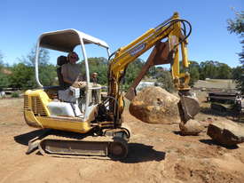 1.8 tonne Yuchai mini-excavator with aluminium trailer; 3 buckets; thumb for lifting rocks - picture0' - Click to enlarge