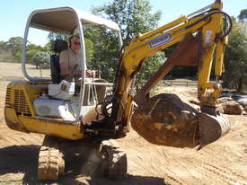 1.8 tonne Yuchai mini-excavator with aluminium trailer; 3 buckets; thumb for lifting rocks - picture2' - Click to enlarge