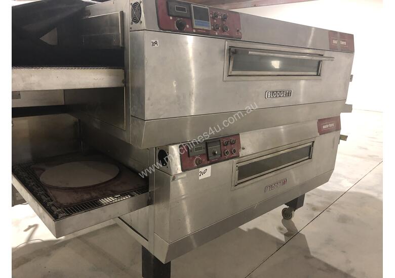 Used blodgett 2 x Commercial Pizza ovens Conveyor Oven in , Listed on