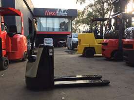 Crown WP2315 Motorised Pallet Mover - Refurbished and Repainted - picture0' - Click to enlarge