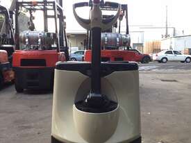 Crown WP2315 Motorised Pallet Mover - Refurbished and Repainted - picture1' - Click to enlarge