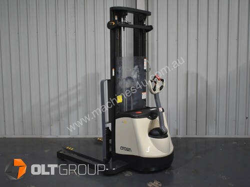 Crown SX3030 Electric Walkie Stacker Forklift 5500mm Mast Lift Height Excellent Condition