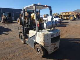 Crown CG30S-3 Fork Lift - picture0' - Click to enlarge