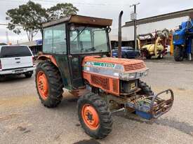 Kubota L3750 DT 4x4 Tractor - picture0' - Click to enlarge