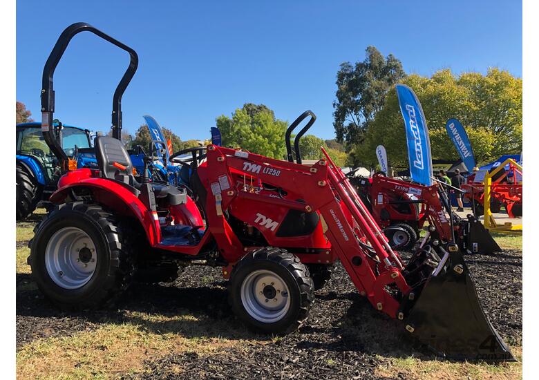 TANNERTRACK - TYM T265 25HP 4WD Tractor inc Loader & 4in1 Bucket