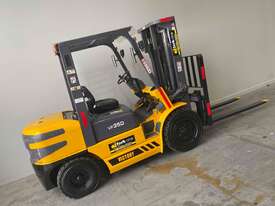 Forklift Diesel 3.5 Tonne Container mast - picture0' - Click to enlarge