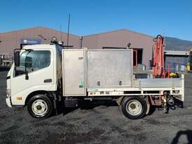 Hino U305 - picture2' - Click to enlarge