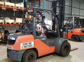 Toyota 8FG35 forklift - picture1' - Click to enlarge