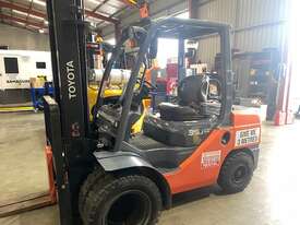 Toyota 8FG35 forklift - picture2' - Click to enlarge