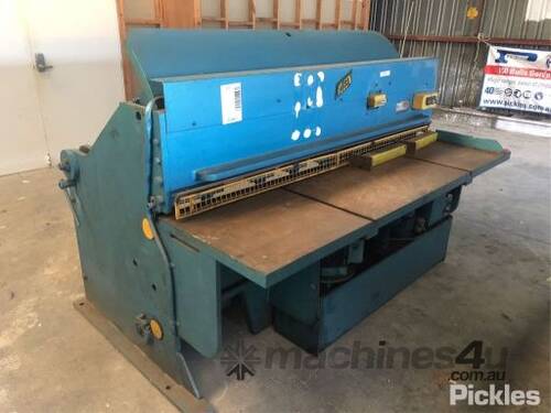 Keen, Powered Guillotine, Blue, Weight: 4000kg