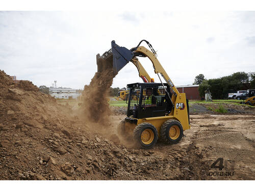 caption CATERPILLAR® 216B3 SKID STEER LOADER