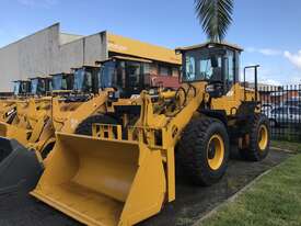 WCM938L 12ton wheel loader, Cummins 180HP, QH, Bucket & heavy duty pallet fork - picture0' - Click to enlarge