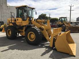 WCM938L 12ton wheel loader, Cummins 180HP, QH, Bucket & heavy duty pallet fork - picture1' - Click to enlarge