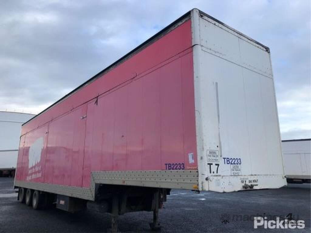 Buy Used barker 2006 Barker HD Tri OD Day Cab Trucks in , Listed on