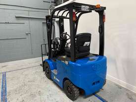 1.8 ton Xtreme Lithium Electric Forklift - picture2' - Click to enlarge