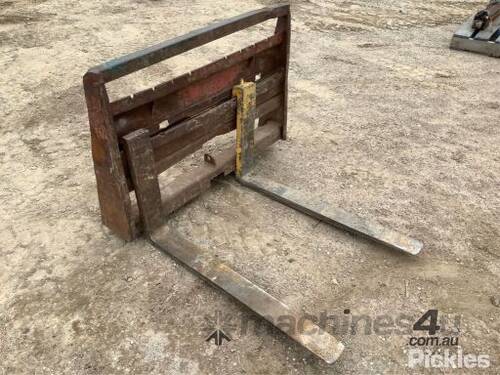 Fork Frame Attachment to suit Skid Steer with Adjustable Tynes: Width: 1140MM, Fork Tyne Length 940M