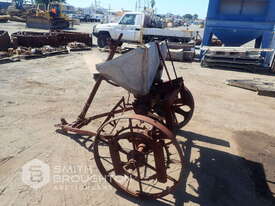 VINTAGE FARM SPREADER - picture0' - Click to enlarge