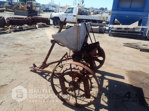 VINTAGE FARM SPREADER