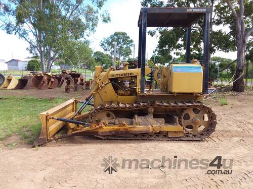 Small dozer no linkage