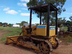 Small dozer no linkage - picture2' - Click to enlarge