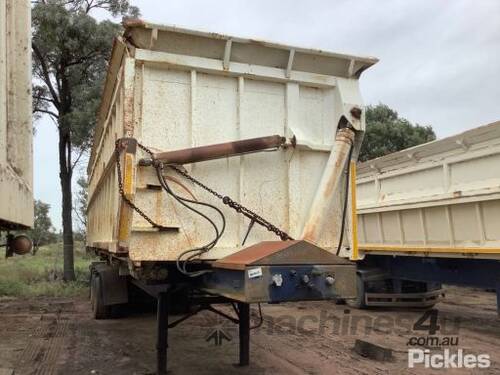 Tri Axle Side Tipper