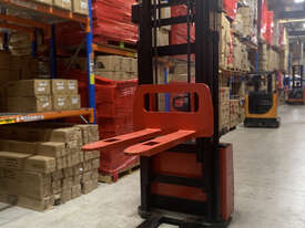 Electric Stacker Noblelift 1600KG 4.6M Lift Height Heavy Duty - picture0' - Click to enlarge