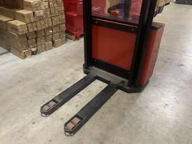 Electric Stacker Noblelift 1600KG 4.6M Lift Height Heavy Duty - picture1' - Click to enlarge