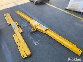 Lifting Spreader Bars, Lot of 2 1: Length - 2300mm, WLL: 1500kg. 2: Length: 2900mm, WLL:1000kg Item  - picture0' - Click to enlarge