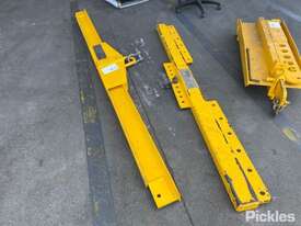 Lifting Spreader Bars, Lot of 2 1: Length - 2300mm, WLL: 1500kg. 2: Length: 2900mm, WLL:1000kg Item  - picture0' - Click to enlarge