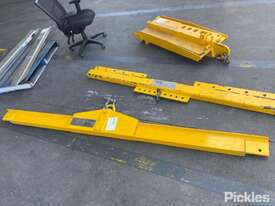 Lifting Spreader Bars, Lot of 2 1: Length - 2300mm, WLL: 1500kg. 2: Length: 2900mm, WLL:1000kg Item  - picture1' - Click to enlarge