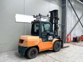 Toyota Forklift 5T Diesel - picture0' - Click to enlarge