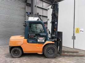 Toyota Forklift 5T Diesel - picture2' - Click to enlarge