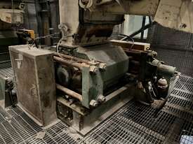 Rolls Crusher with Surge Bin and Vibratory Feeder - picture0' - Click to enlarge