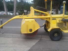 SE6T , towed road broom , 2010 model , 85 hrs ,  ex council , very clean ,  - picture0' - Click to enlarge