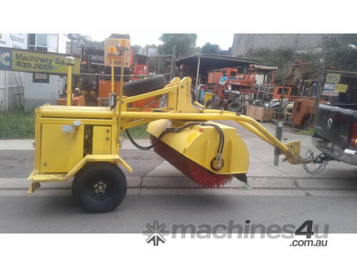 SE6T , towed road broom , 2010 model , 85 hrs ,  ex council , very clean , 