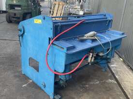 Air powered pneumatic sheet metal guillotine APPROX 1300mm wide work area - picture0' - Click to enlarge