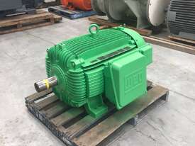 90 kw 120 hp 8 pole 740 rpm 415 volt WEG Mining IP66 AC Squirrel Cage Electric Motor Unused - picture0' - Click to enlarge